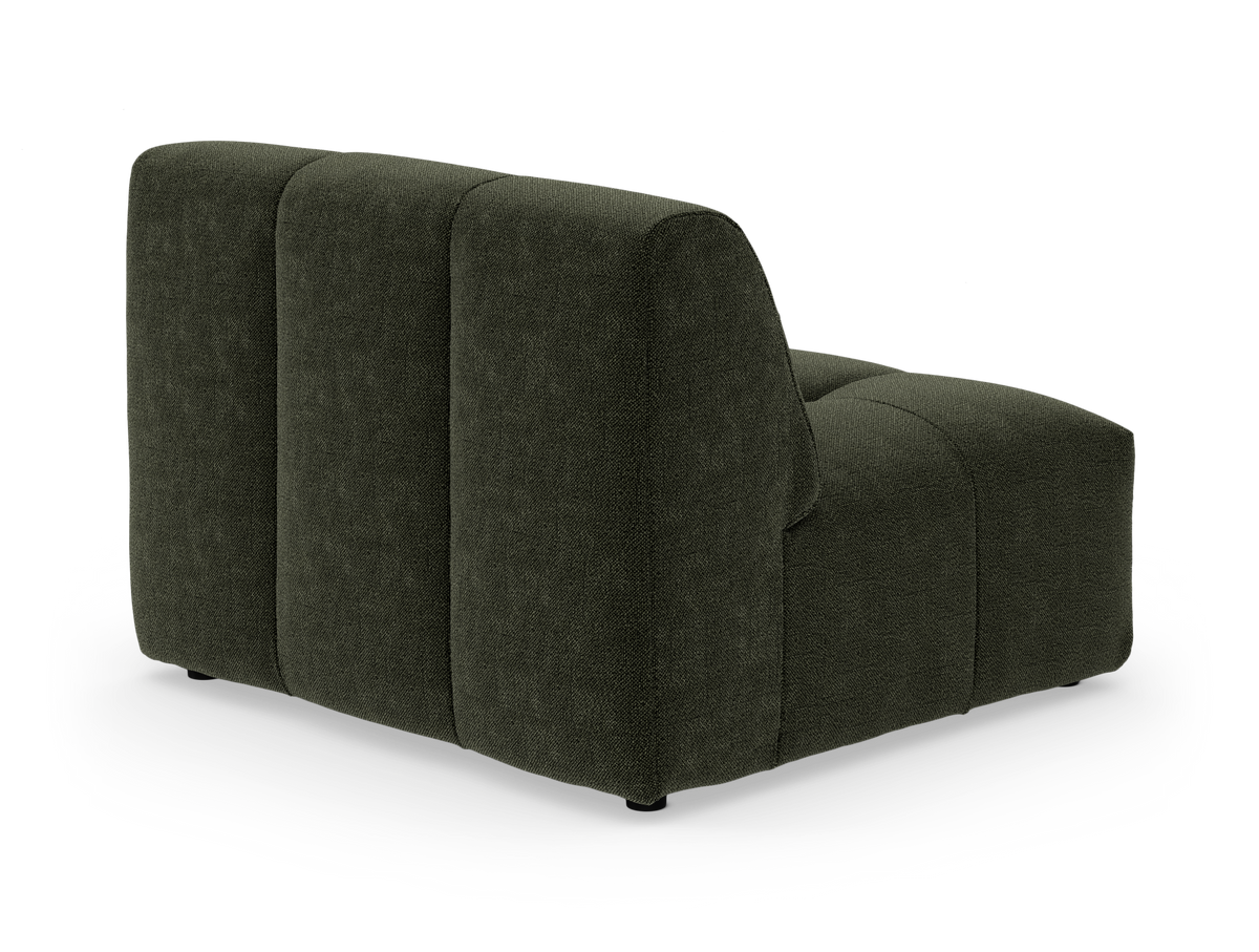 Mørkegrøn modulsofa med panelopdelt ryglæn, frilagt mod hvid baggrund, set bagfra i vinkel.