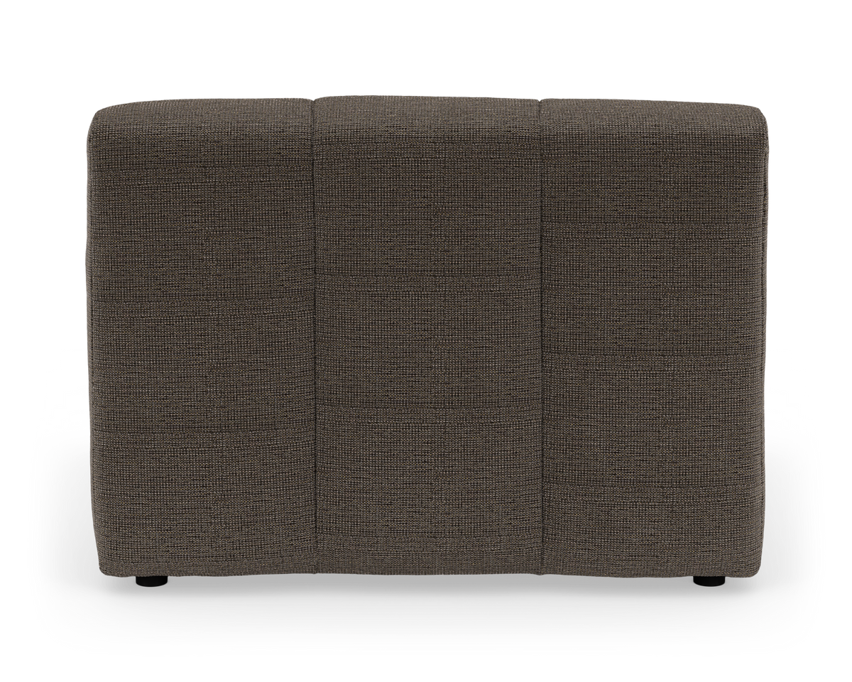 Brun stofpolstret modul/ottoman set lige for mod hvid baggrund.