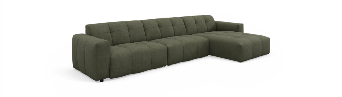 Olivengrøn modulsofa med højrevendt chaiselong og vatterede sæder i moderne stil, frilagt på sort baggrund.