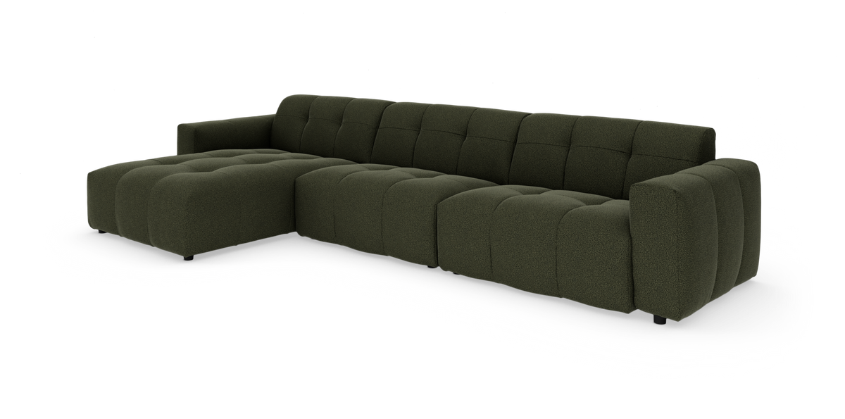 Mørkegrøn modulsofa med chaiselong, tuftet og med bløde, afrundede former, fotograferet på hvid studiobaggrund.