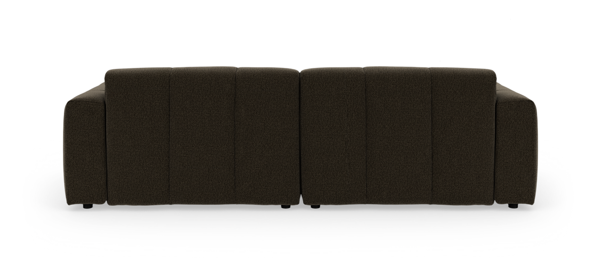 Brungrå to-personers sofa med blødt, modulært look og brede armlæn.