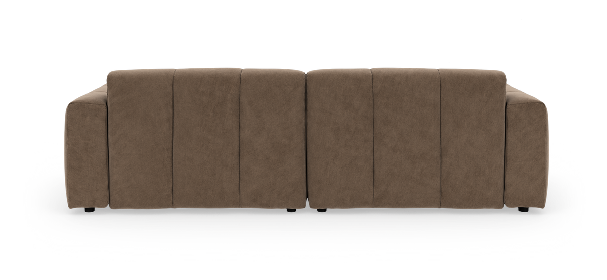 Beigefarvet, moderne 3‑personers modulsofa set lige forfra på neutral baggrund.
