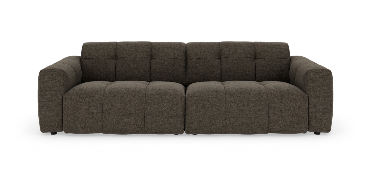 Mørkebrun modulær 4-personers sofa med afrundede armlæn og dybe, tuftede sædehynder på hvid studiobaggrund.