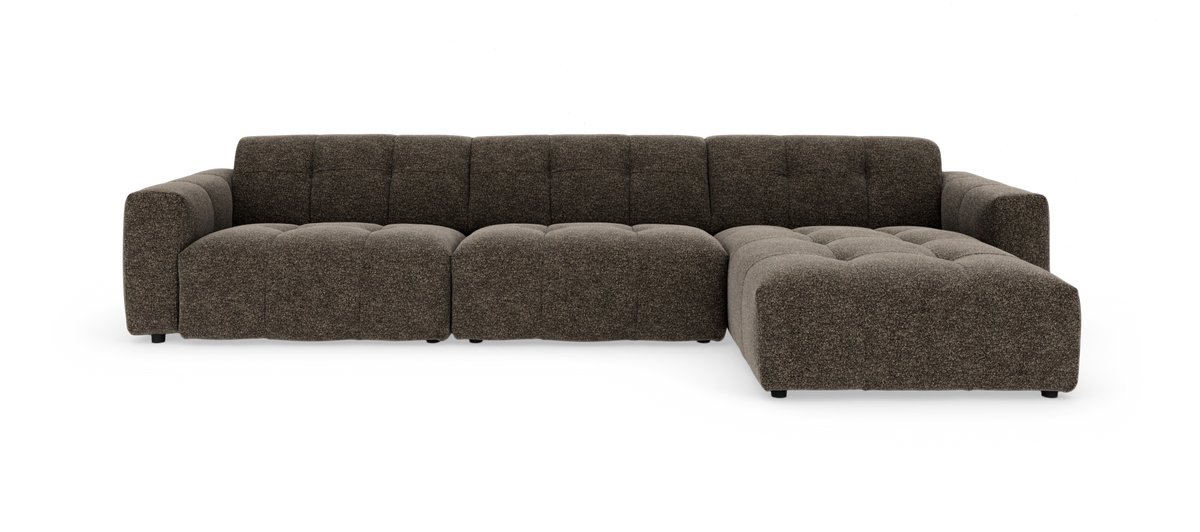 Modulsofa i mørkebrun stof med dybe, tuftede sædehynder og hjørne/chaiselong til højre på hvid baggrund.