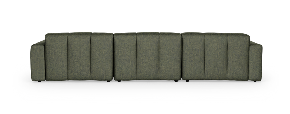 Grøn modulsofa med tre sektioner og lodrette paneler, frilagt på hvid baggrund.