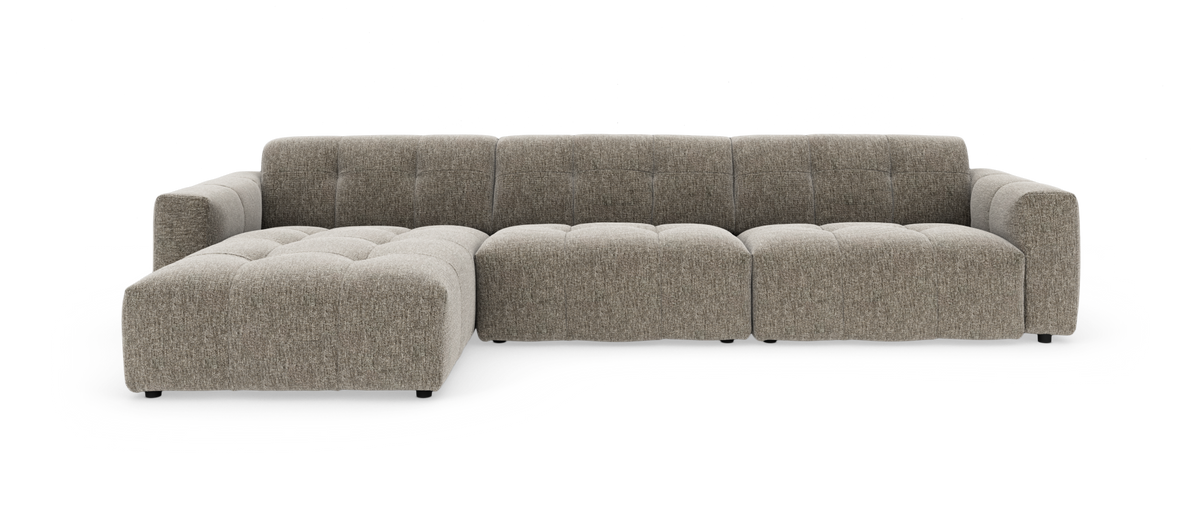 Modulsofa i gråmeleret stof med dybtftede puder og chaiselong til venstre, fritlagt på hvid baggrund.