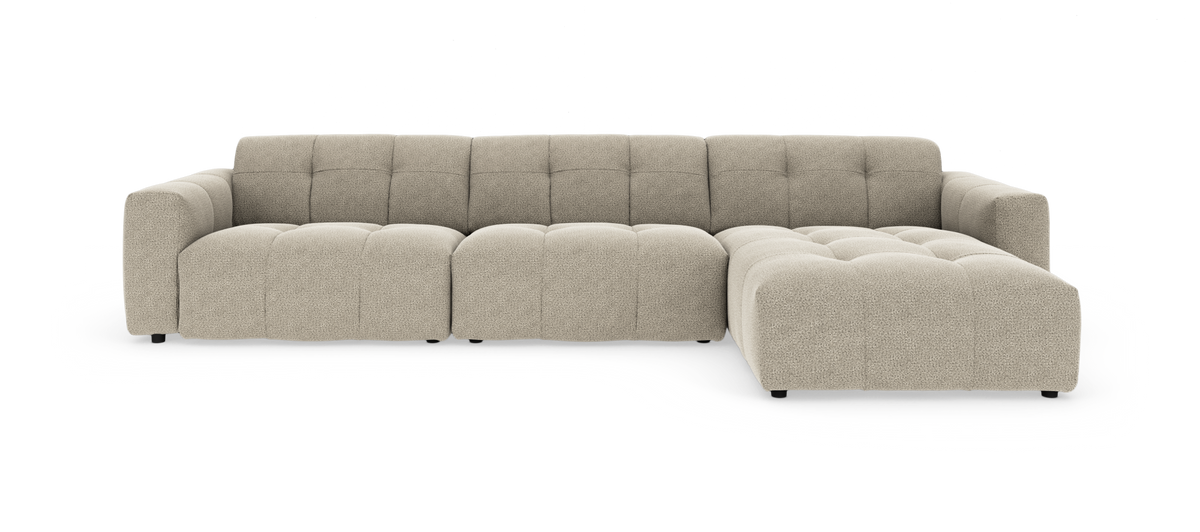 Beige modulsofa med højre chaiselong på hvid studiobaggrund.