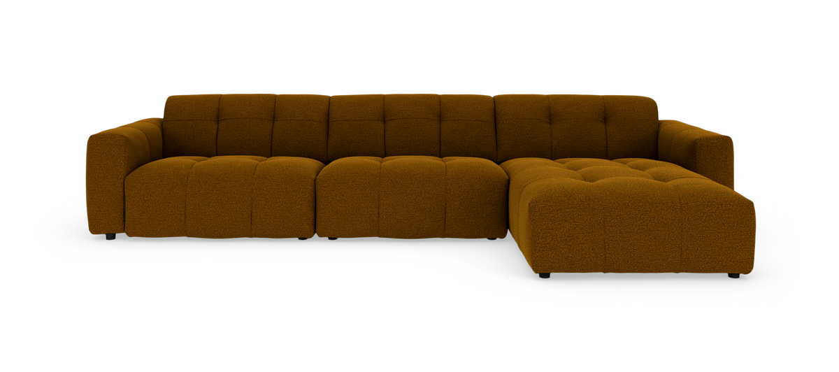 Modulsofa i sennepsgul stof med højre chaiselong, frilagt på hvid baggrund.