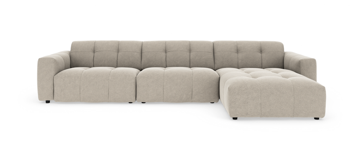 Beige modulsofa med højre chaiselong, blødt polstret og tuftet, vist på hvid baggrund.