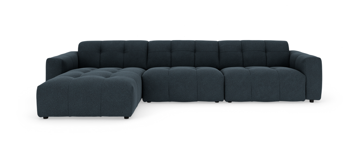 Mørkeblå modulsofa med venstrevendt chaiselong på hvid studiobaggrund.