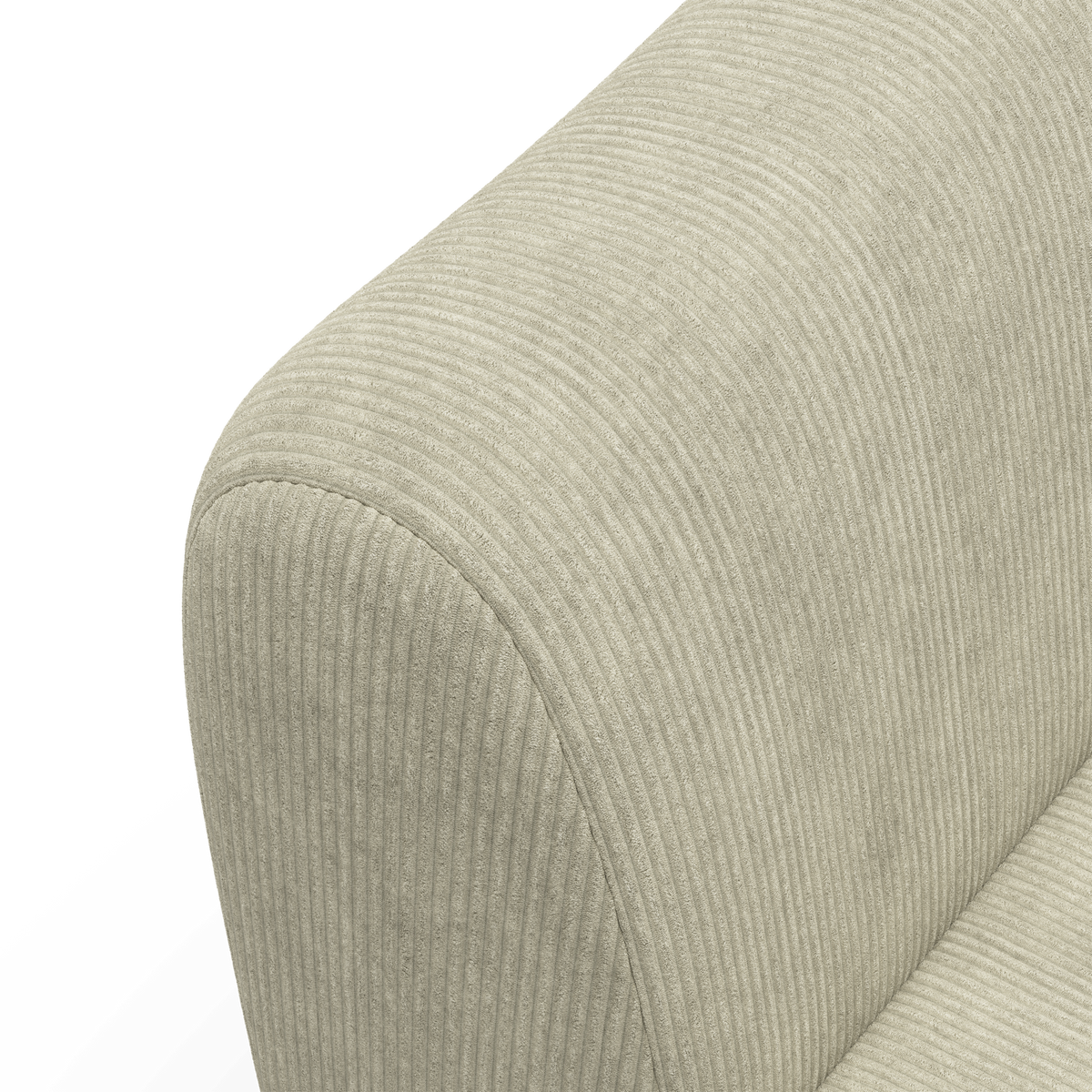 Nærbillede af beige sofa-armlæn i riflet fløjl.