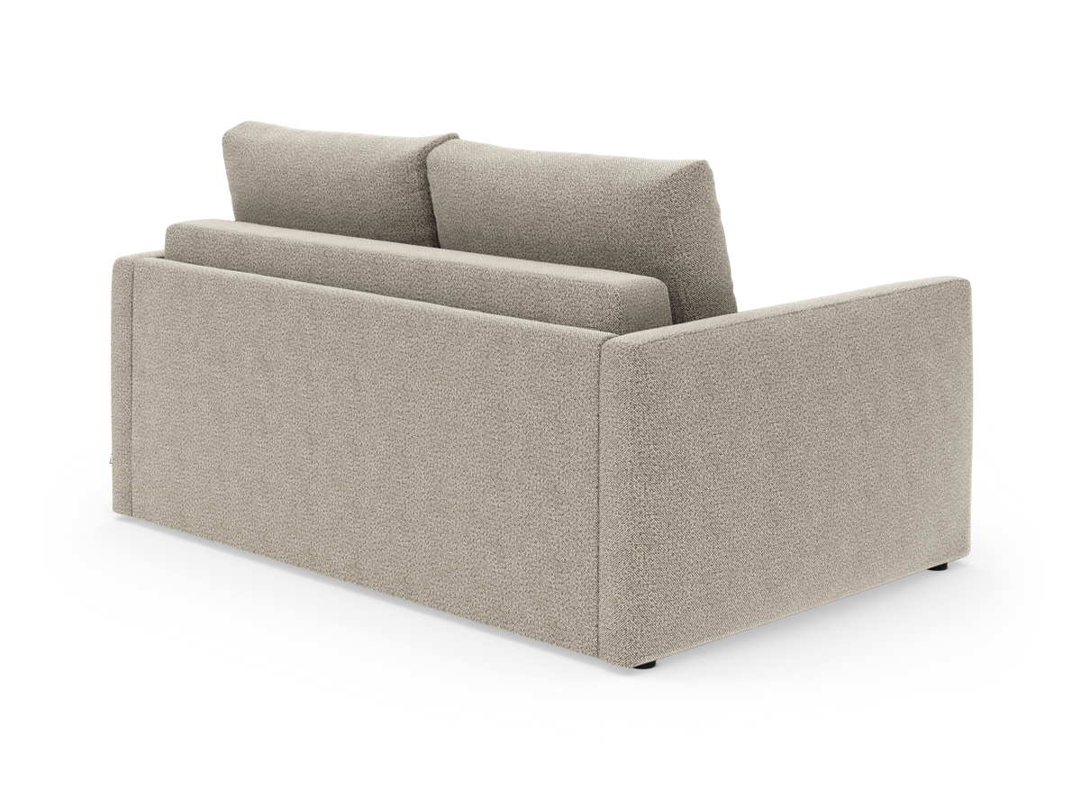 Beige 2-personers sofa set skråt bagfra mod hvid baggrund, moderne lige design med høje armlæn og bløde ryghynder.