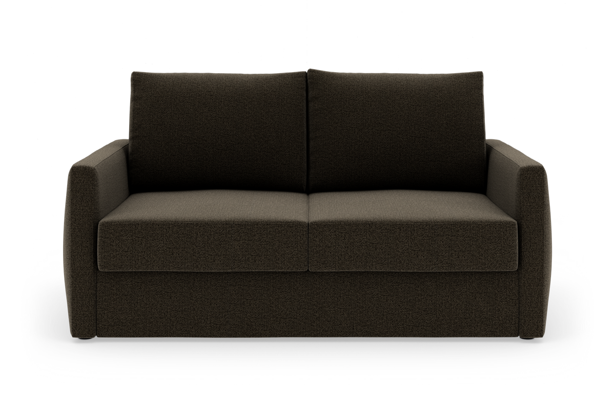 Mørkebrun 2-personers stofsofa, set forfra på frilagt hvid baggrund.