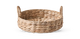 Rund flettet kurv i naturmateriale med to hanke, frilagt produktfoto.