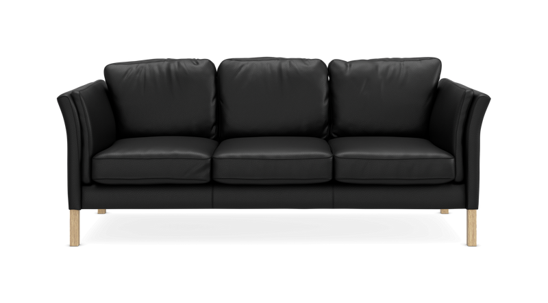 Sort tresæders lædersofa med lyse træben, frontvisning._ps