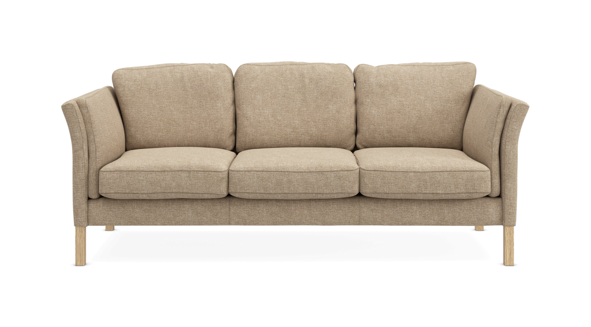 Beige 3-personers sofa med træben, set forfra.