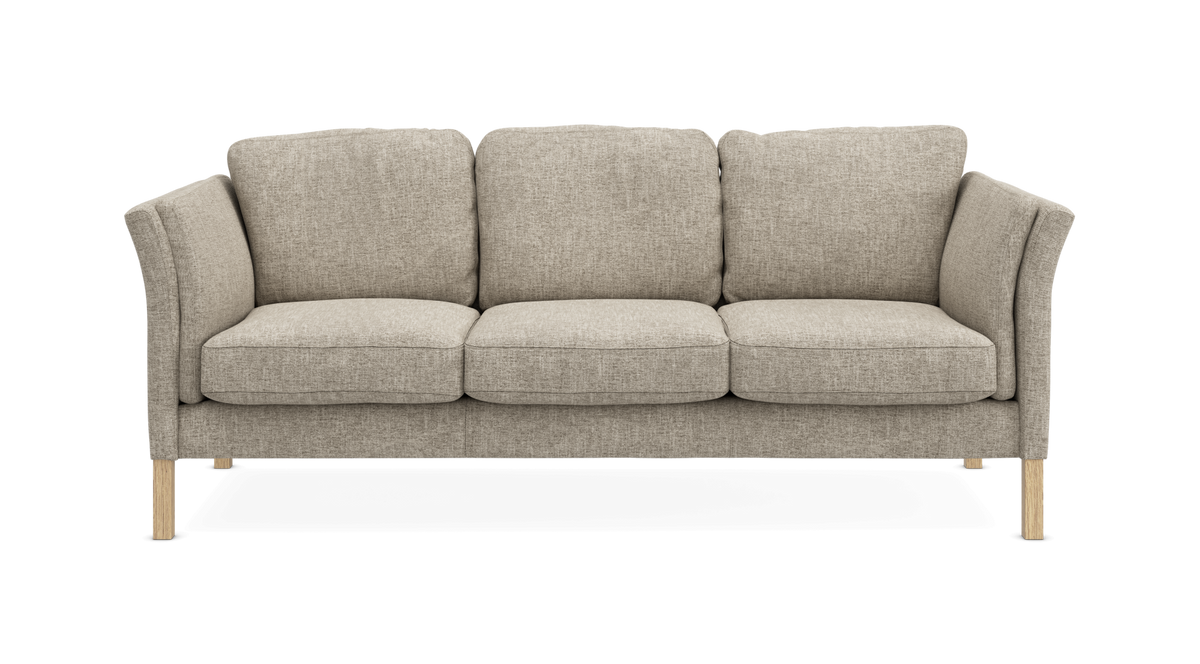 Beige 3-personers stofsofa med træben, forfra.