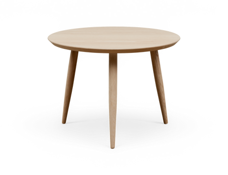 Rundt sidebord i lys eg med tre ben, frilagt produktbillede.