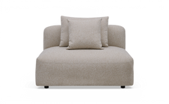 Beige armløs loungemodul i tekstil med to matchende puder, frontvisning.