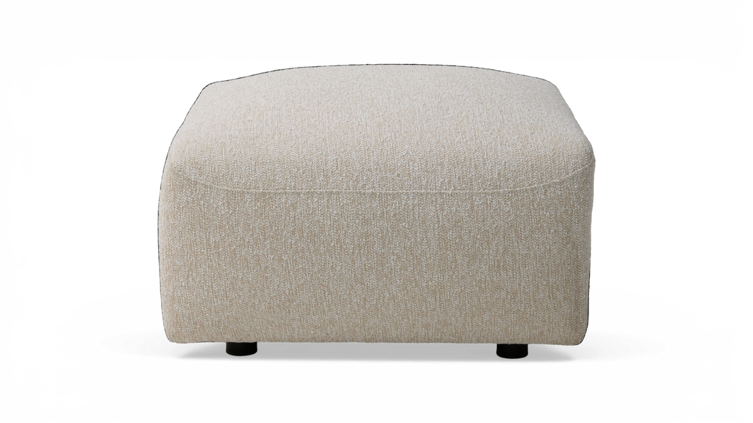 Beige kvadratisk puf/ottoman i boucléstof, frontvisning på neutral baggrund.