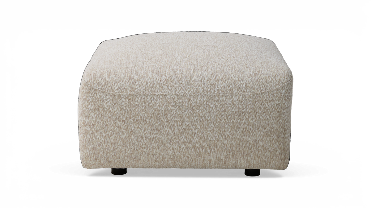 Beige kvadratisk puf/ottoman i boucléstof, frontvisning på neutral baggrund.