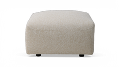 Beige kvadratisk puf/ottoman i boucléstof, frontvisning på neutral baggrund.