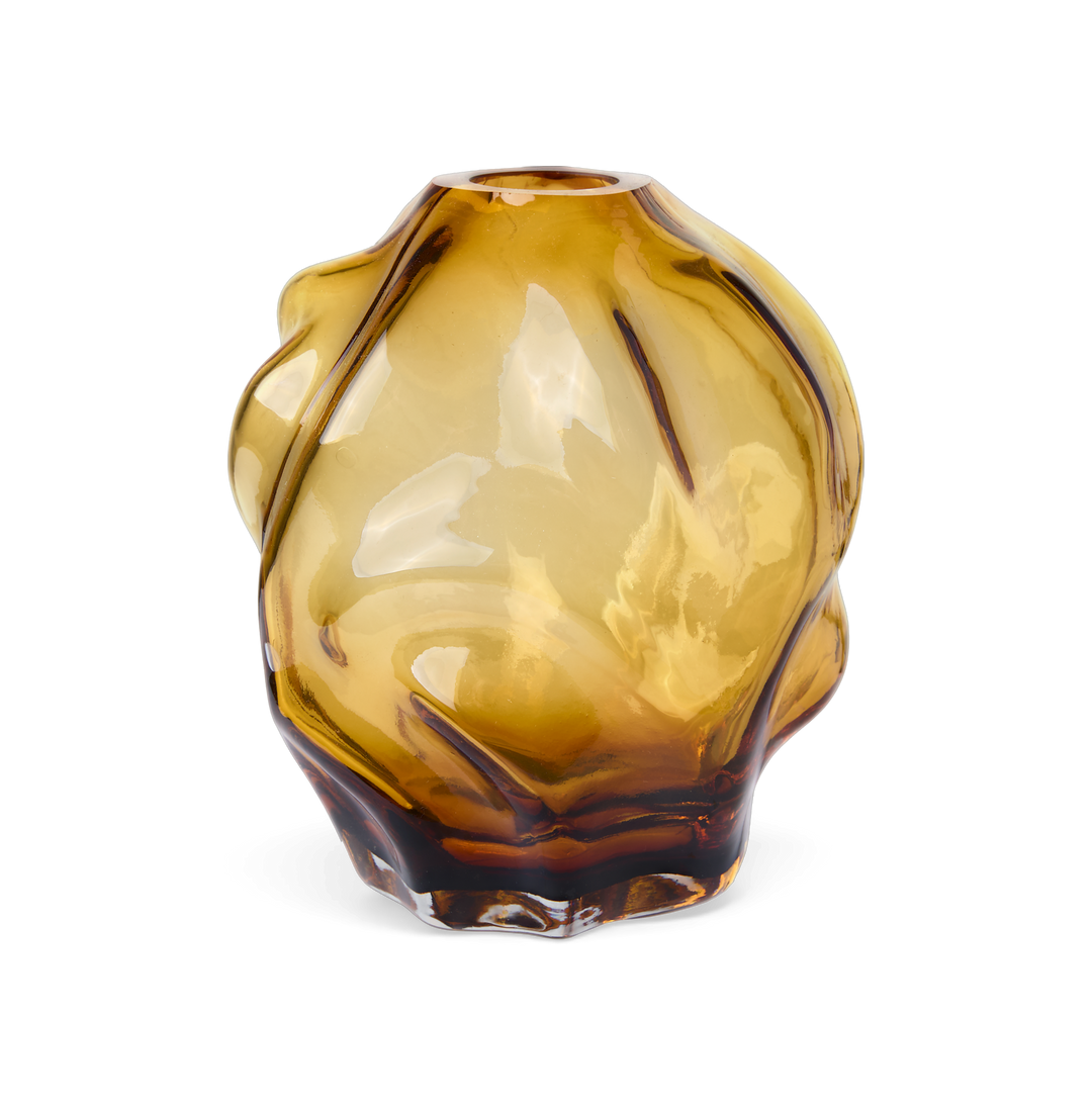 Ravfarvet glasvase med organisk, skulpturel form og marmorerede swirl-mønstre.