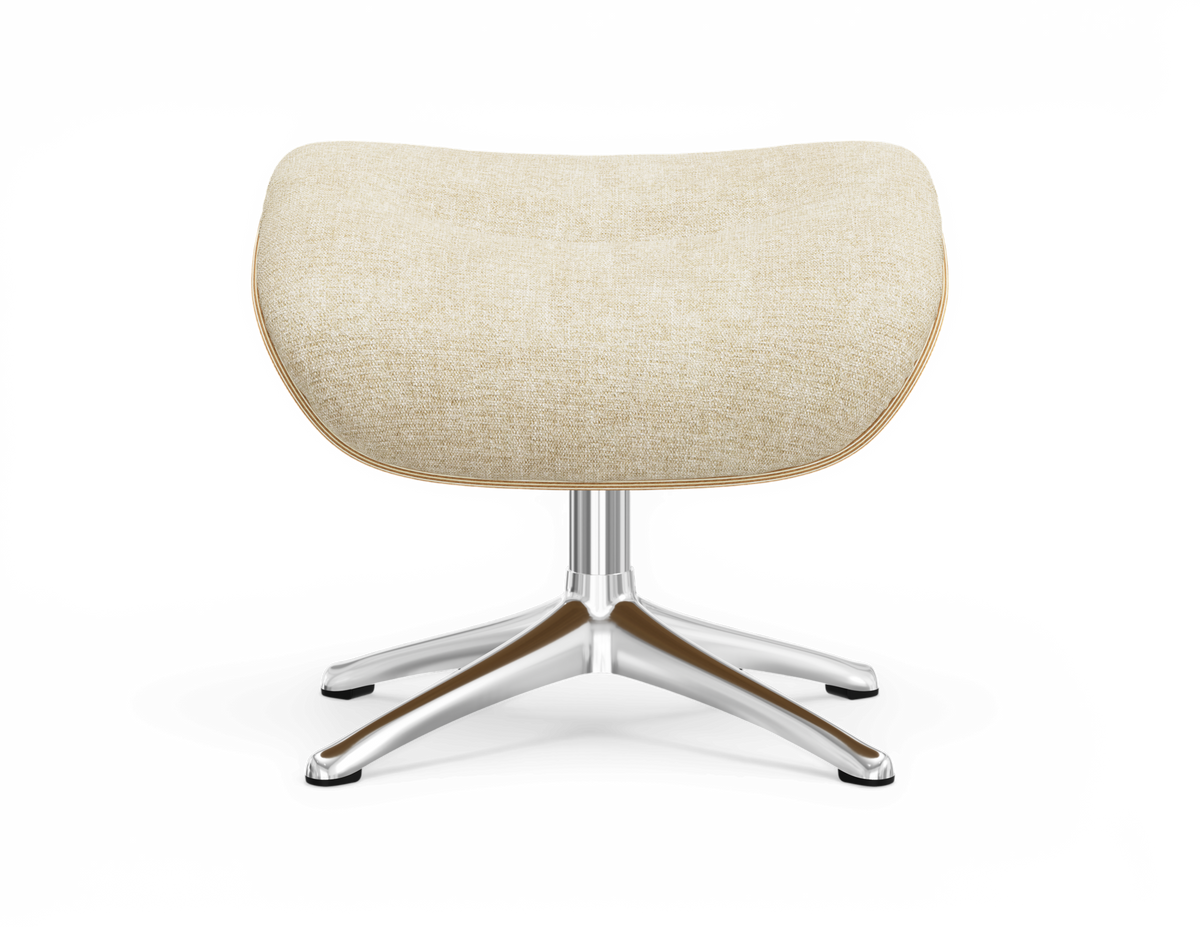 Beige fodskammel i stof med firestjernet krombase, fritlagt på hvid baggrund.