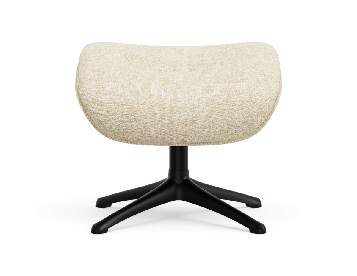 Beige fodskammel i tekstil med sort firestjernet krydsbase, frilagt på hvid baggrund.
