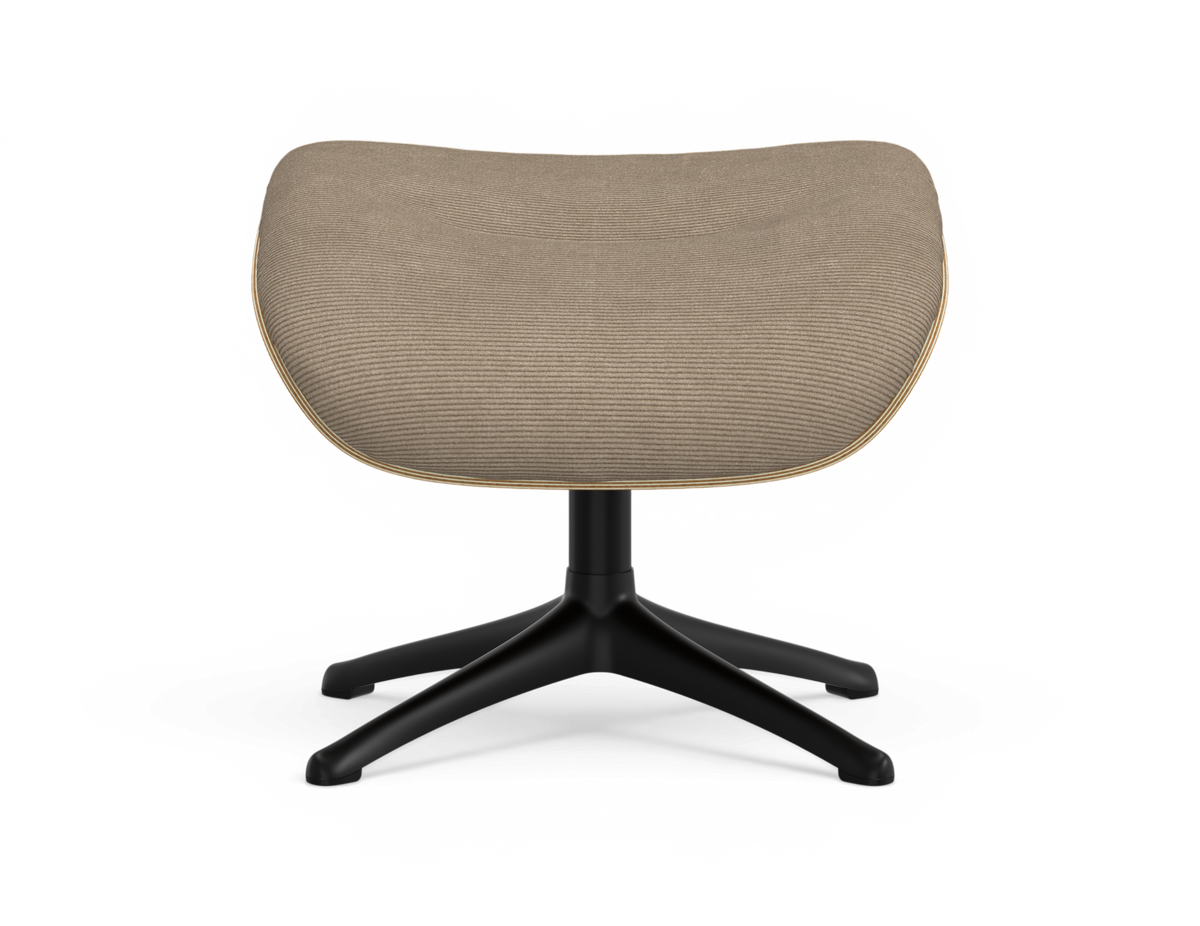 Beige fodskammel med polstret stofsæde og sort firestjernet base på hvid baggrund.