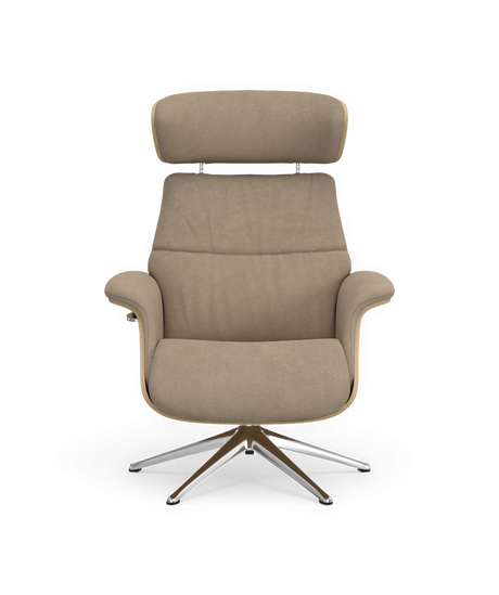 Beige lænestol med justerbar nakkestøtte og drejelig metalfod, frontvisning.