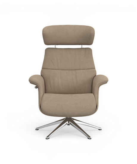 Beige polstret drejestol med nakkestøtte og metal stjernefod, frontvisning.