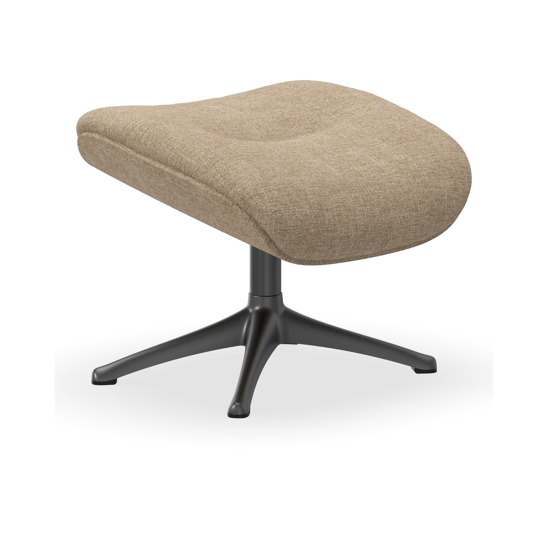 Beige fodskammel med blød polstring og sort firebenet drejebase, frilagt.