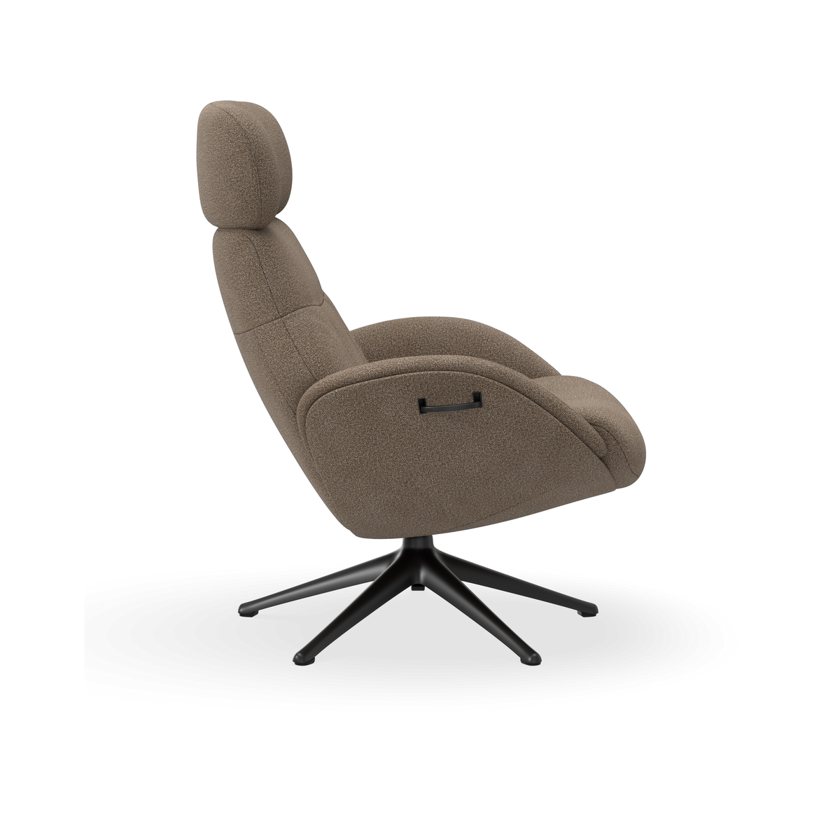 Brun reclinerlænestol i stof med nakkestøtte og sort drejefod, set fra siden.