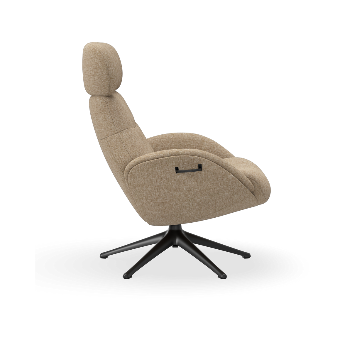 Beige polstret lænestol med nakkestøtte og sort 5-benet drejefod set fra siden.
