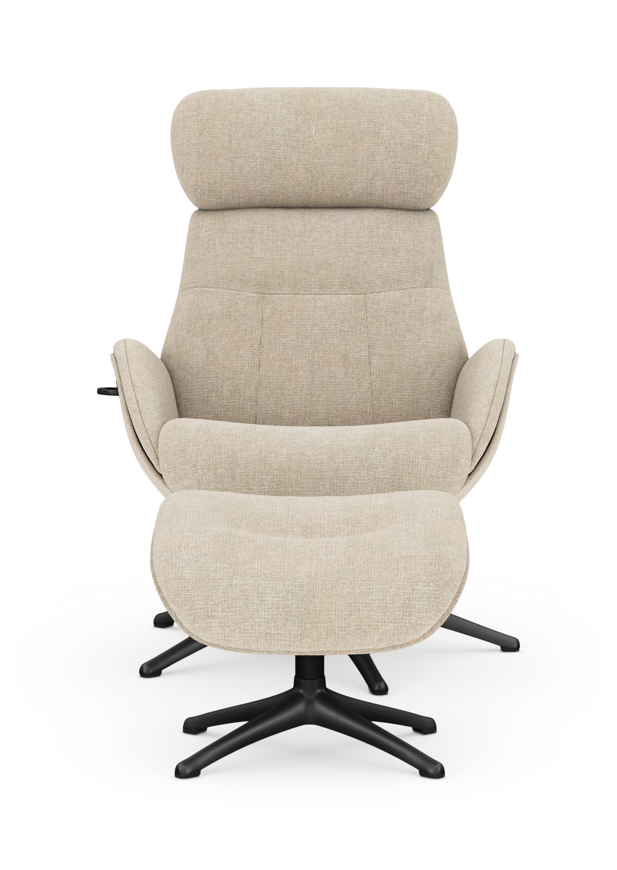 Beige loungestol med fodskammel på sort femstjernet base, frilagt på hvid baggrund.