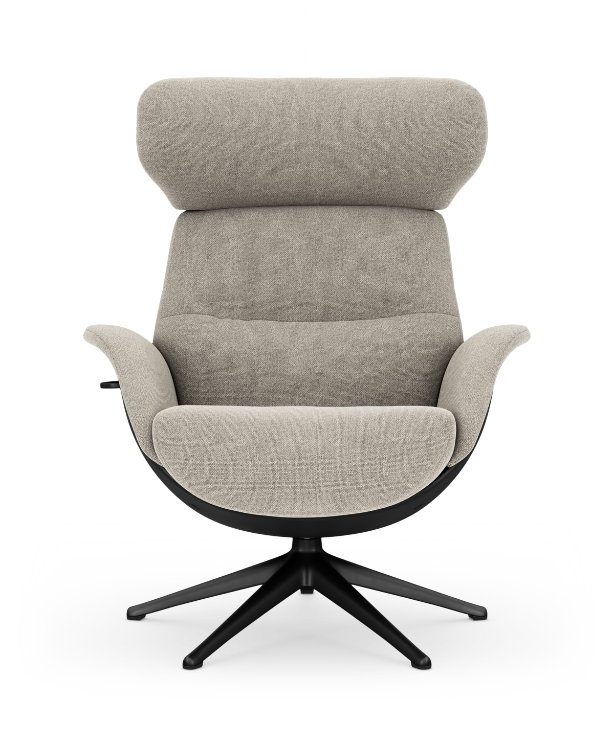 Beige loungestol med høj ryg og sort drejefod, frilagt på hvid baggrund.