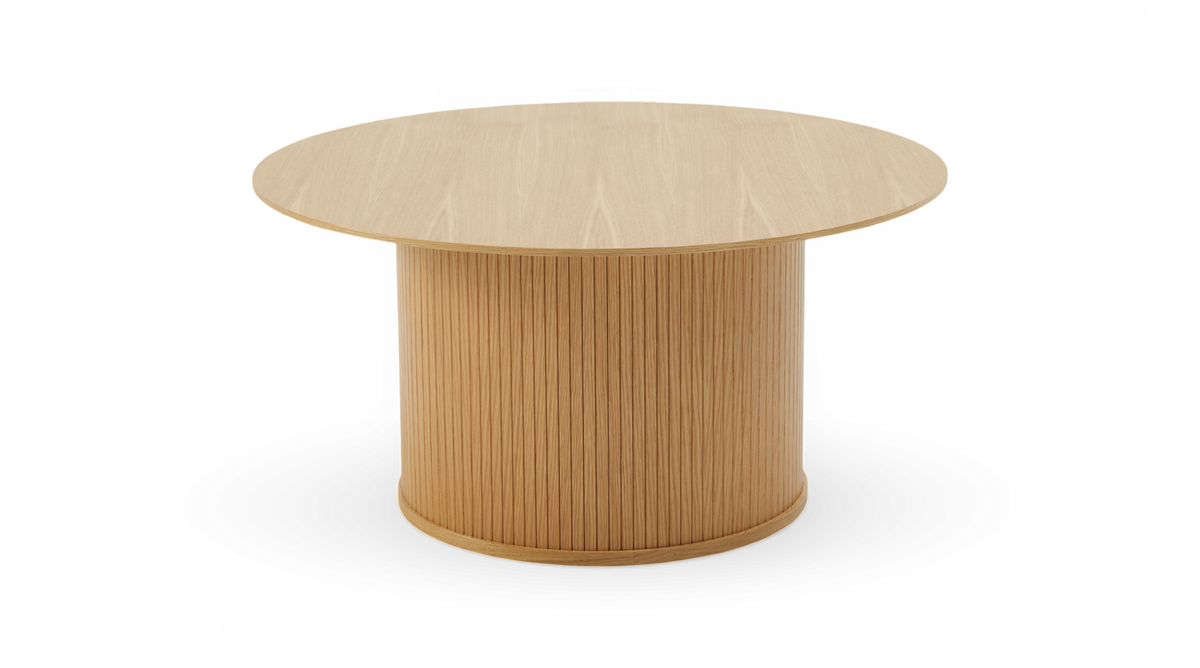 Rundt spisebord i lys eg med rillet cylinderfod.