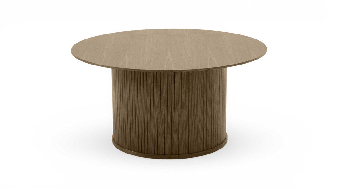Rundt spisebord i eg med rillet cylindrisk søjlebase.
