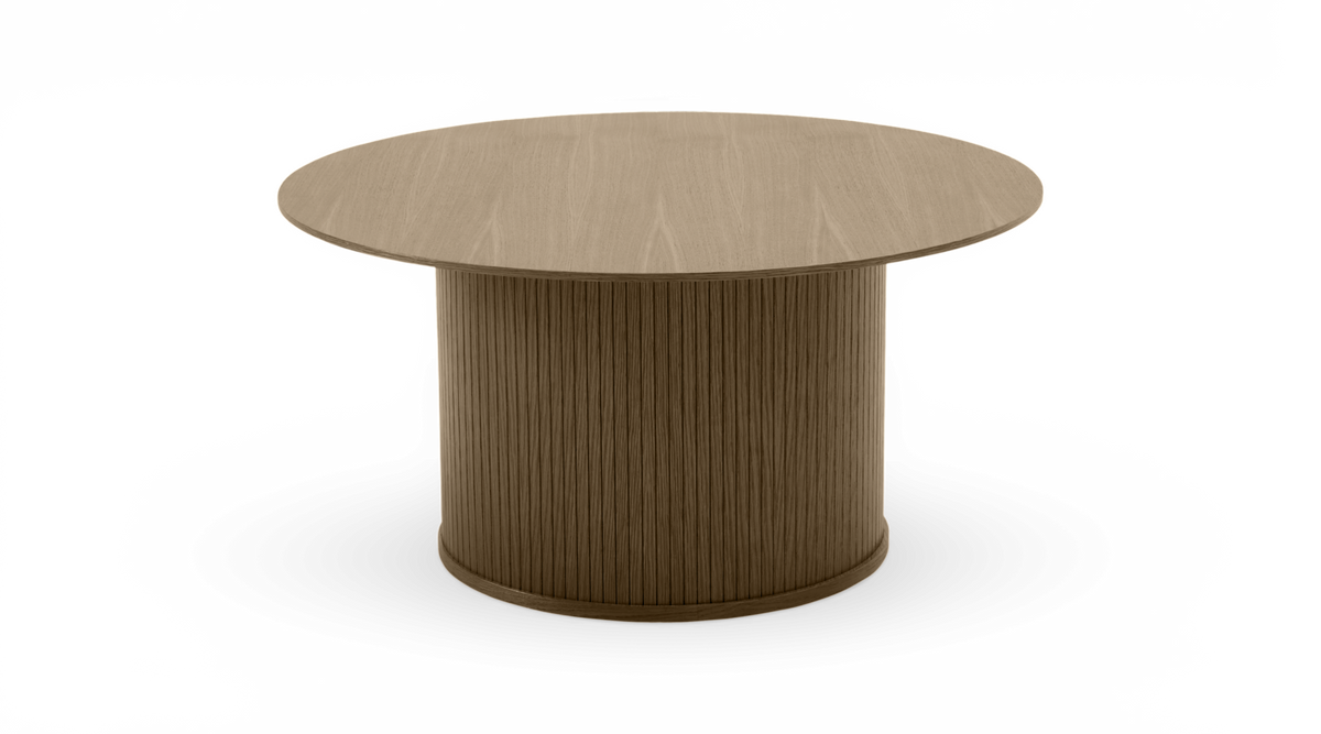 Rundt spisebord i eg med rillet cylindrisk søjlebase.