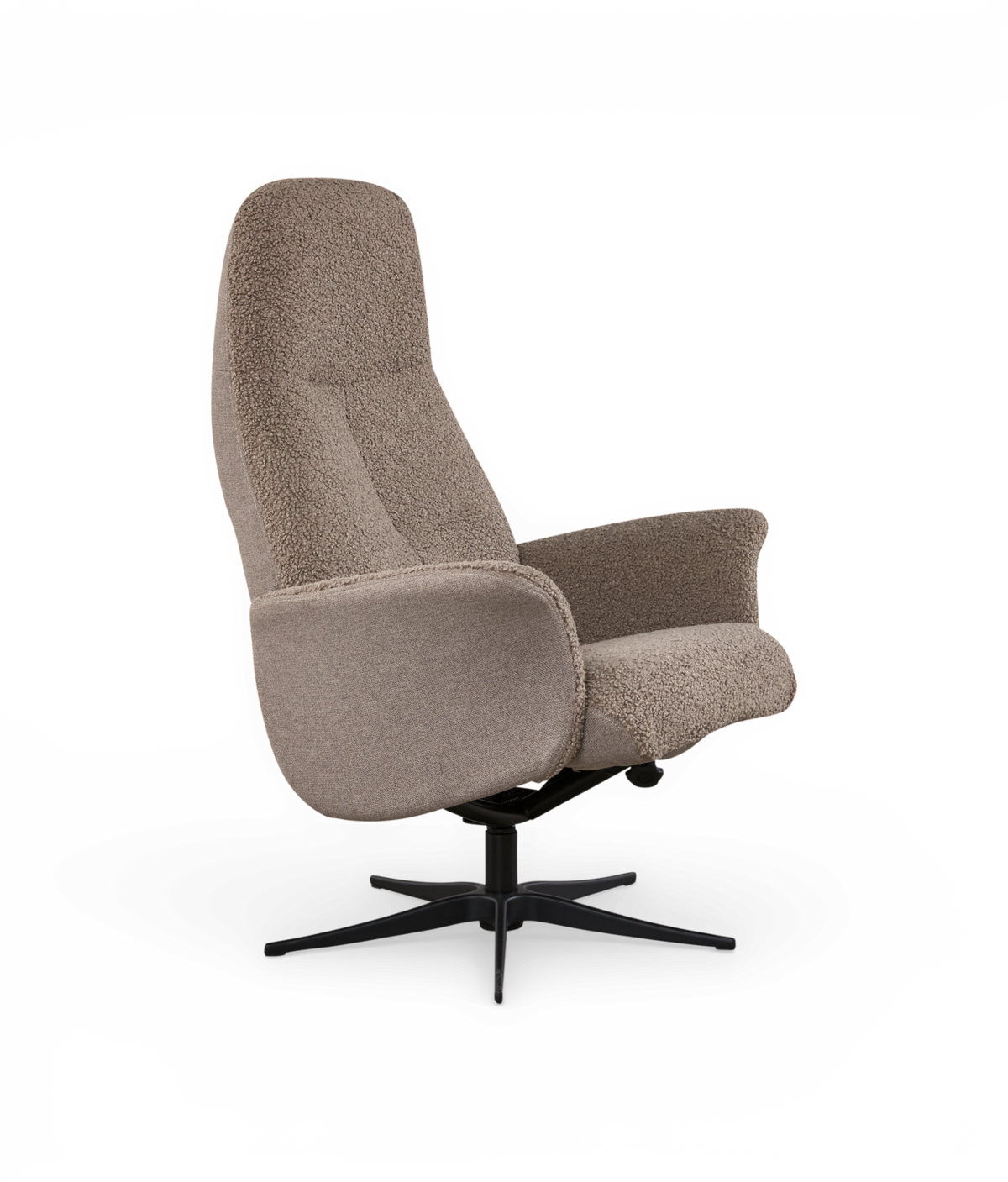 Beige drejelig lænestol i bouclé med høj ryg og sort stjerneformet metalfod, set fra siden.