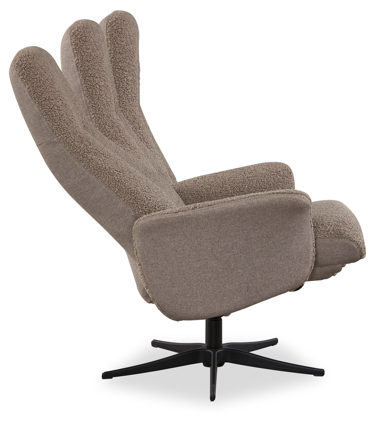 Sideview af en taupe recliner lænestol med flere ryglænspositioner og sort drejefod.