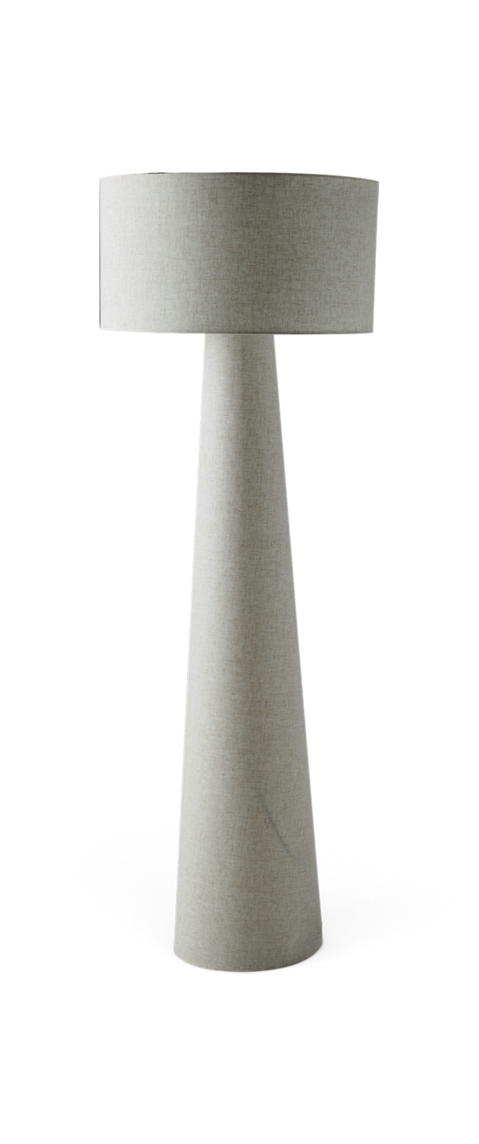 Trækøkkenredskaber og skåle med tomater, krydderurter, salt og peber på mørk bordplade.
