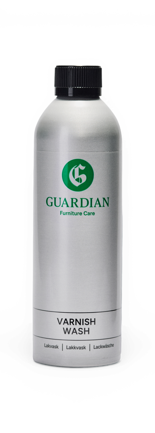 Flaske med Guardian Furniture Care Varnish Wash.