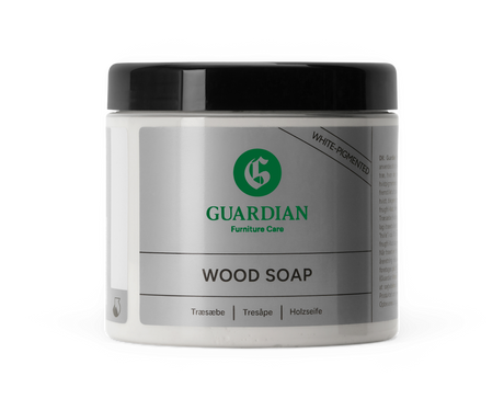 Guardian Furniture Care Wood Soap – hvidpigmenteret træsæbe i bøtte med sort låg.