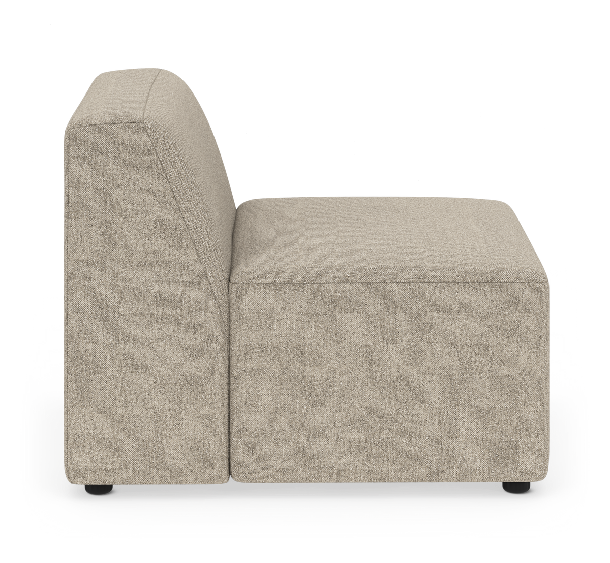 Beige modulsofa i stof, sidevinkel med lav ryg og bløde former på hvid baggrund.