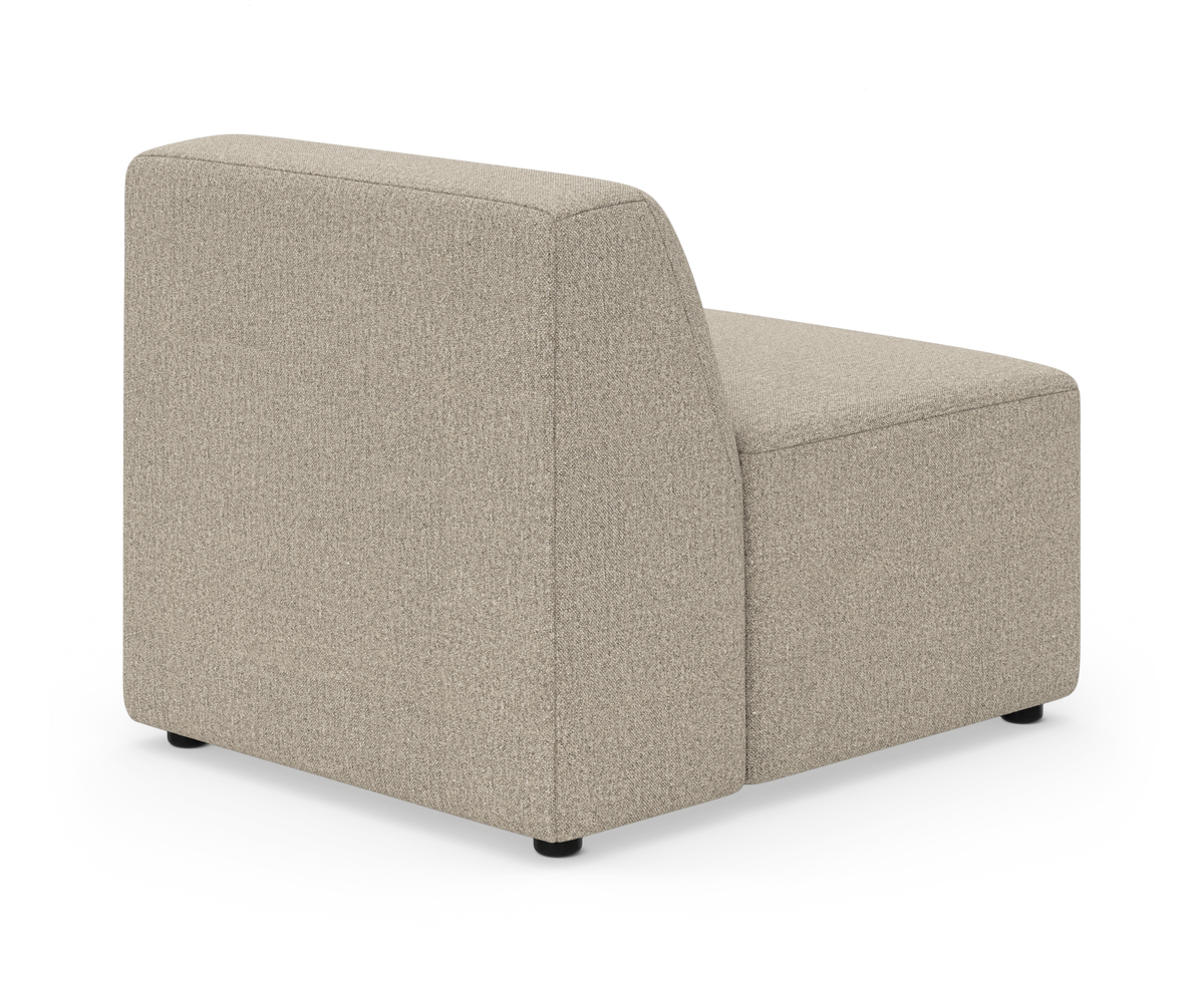 Beige modulsofa med ryglæn, fotograferet skråt bagfra på hvid baggrund.