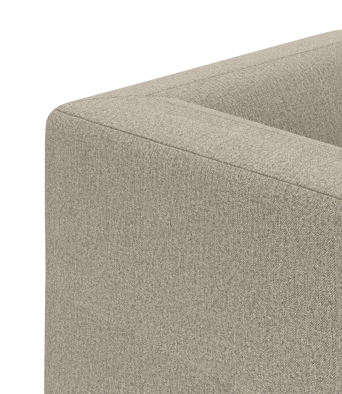 Nærbillede af beige stofsofa med kvadratisk armlæn og rene linjer på hvid baggrund.