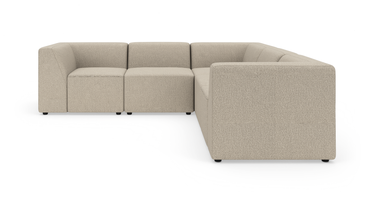 Modulopbygget hjørnesofa i beige stof, L‑form, fritlagt på hvid baggrund.
