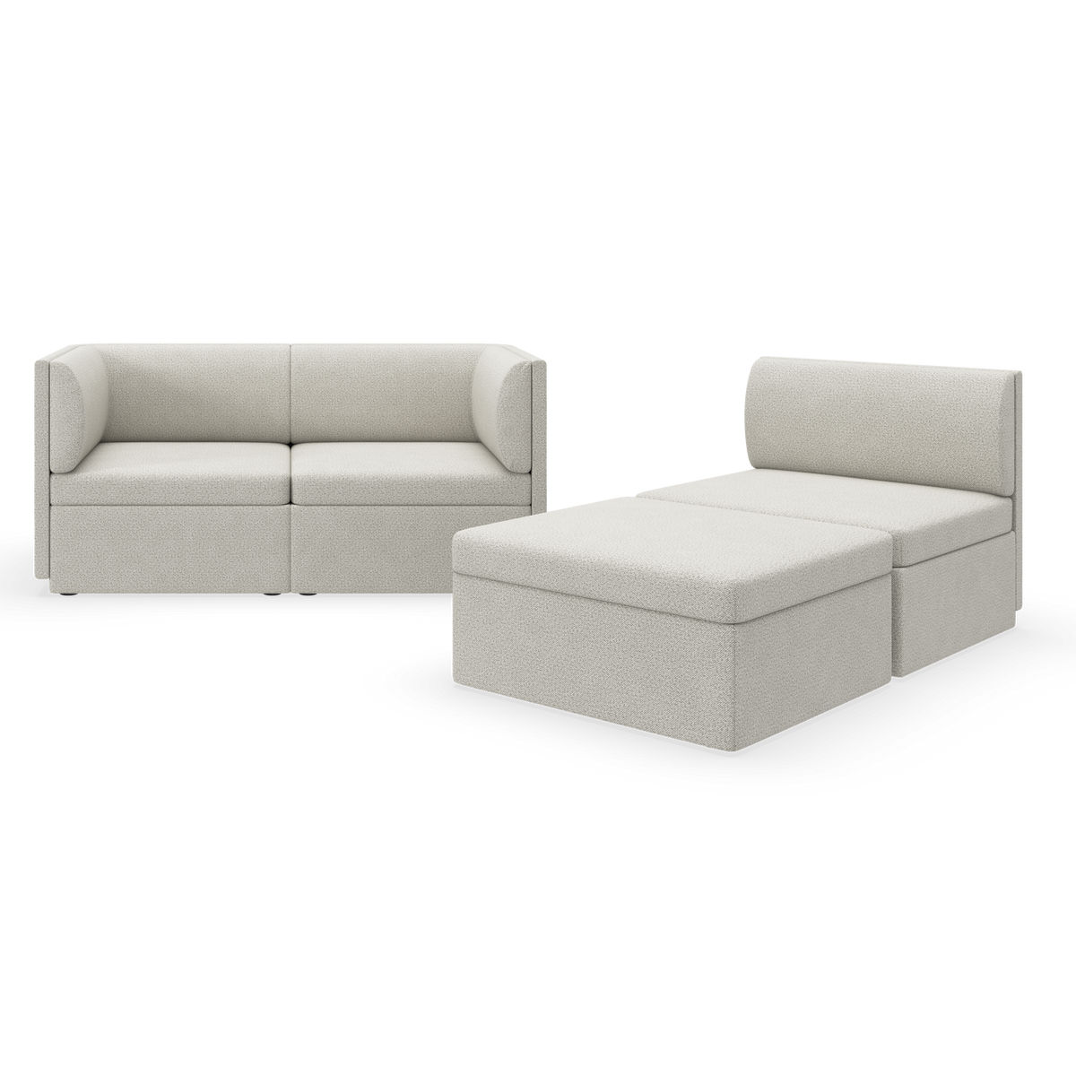 Modulær lysebeige sofa i bouclé vist i to konfigurationer – 2-personers og chaiselong med ottoman – på hvid baggrund.